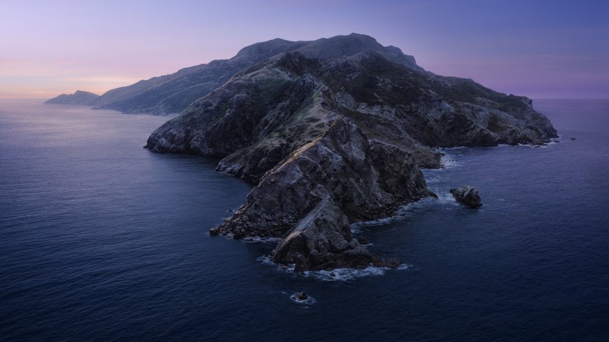 崎岖海岬岩石嶙峋深蓝海面紫霞暮色自然风景电脑壁纸