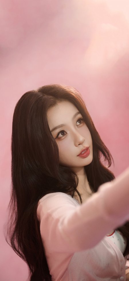 虞书欣长发美女粉色背景柔光暖粉明星大咖手机壁纸