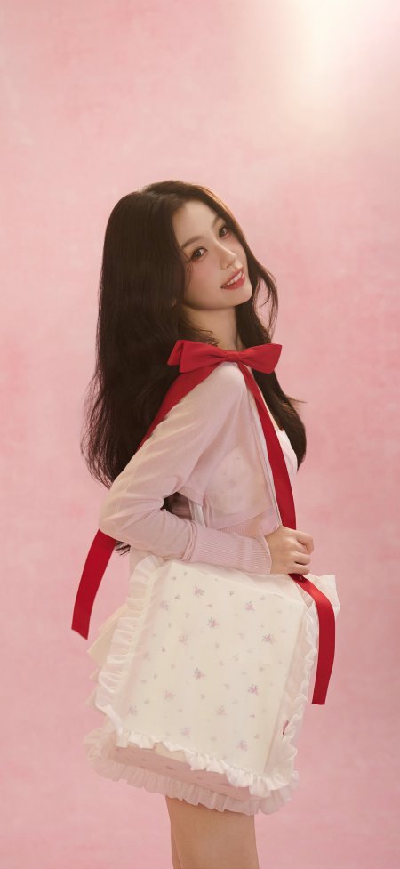 虞书欣长发美女粉白蕾丝裙红蝴蝶结暖粉明星大咖手机壁纸