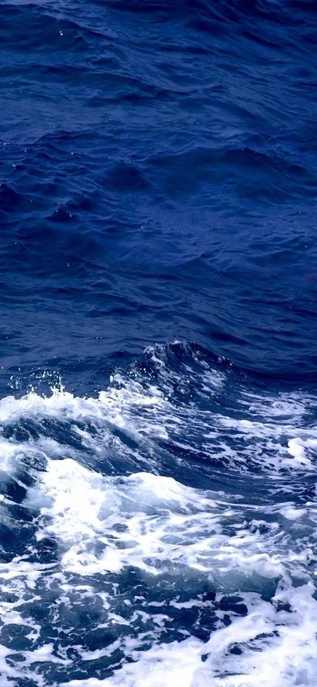 深蓝海浪翻涌白沫飞溅暗蓝自然风景手机壁纸