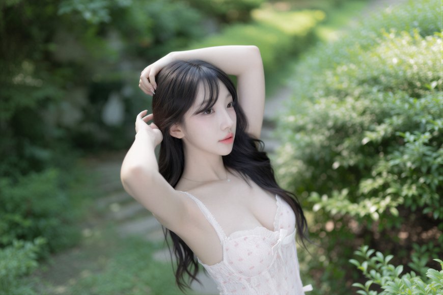 黑发美女白蕾丝裙绿意盎然清新自然人物摄影电脑壁纸
