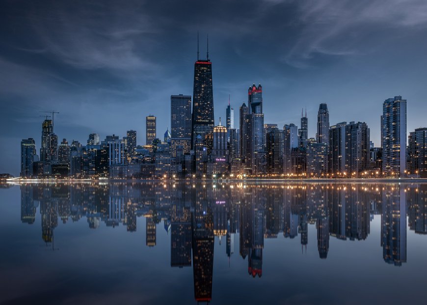 芝加哥天际线夜景倒影蓝灰城市建筑电脑壁纸
