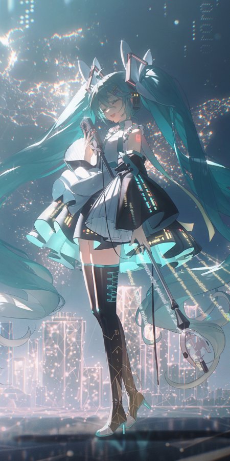 初音未来赛博朋克风蓝绿长发少女手持麦克风科技感霓虹都市背景动漫手机壁纸