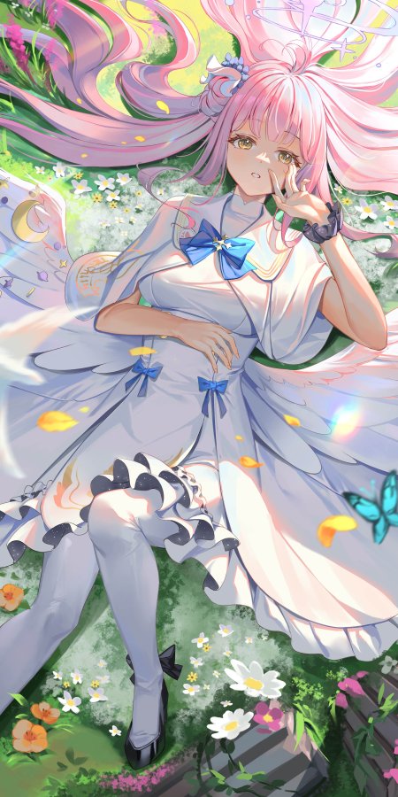 粉发少女白裙蓝蝴蝶结花丛中轻抚面颊梦幻粉绿动漫手机壁纸