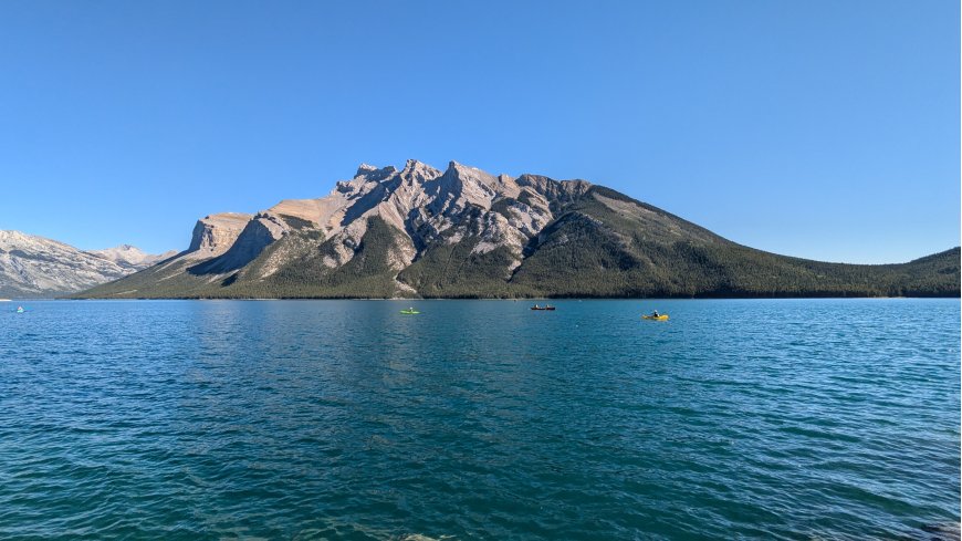 加拿大落基山脉湖光山色碧蓝风景电脑壁纸