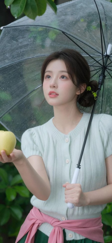 清纯少女雨中撑透明伞持青苹果浅绿粉紫人物摄影手机壁纸
