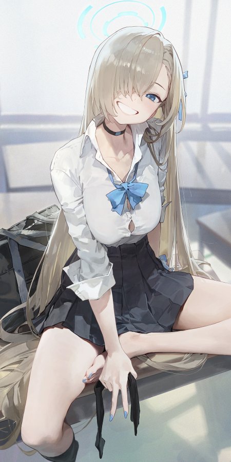 蔚蓝档案古关优金发少女白衬衫黑裙微笑动漫手机壁纸