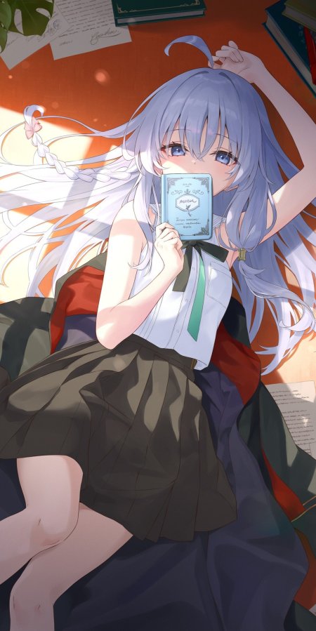 银发蓝眼少女持书遮面暖橙动漫手机壁纸