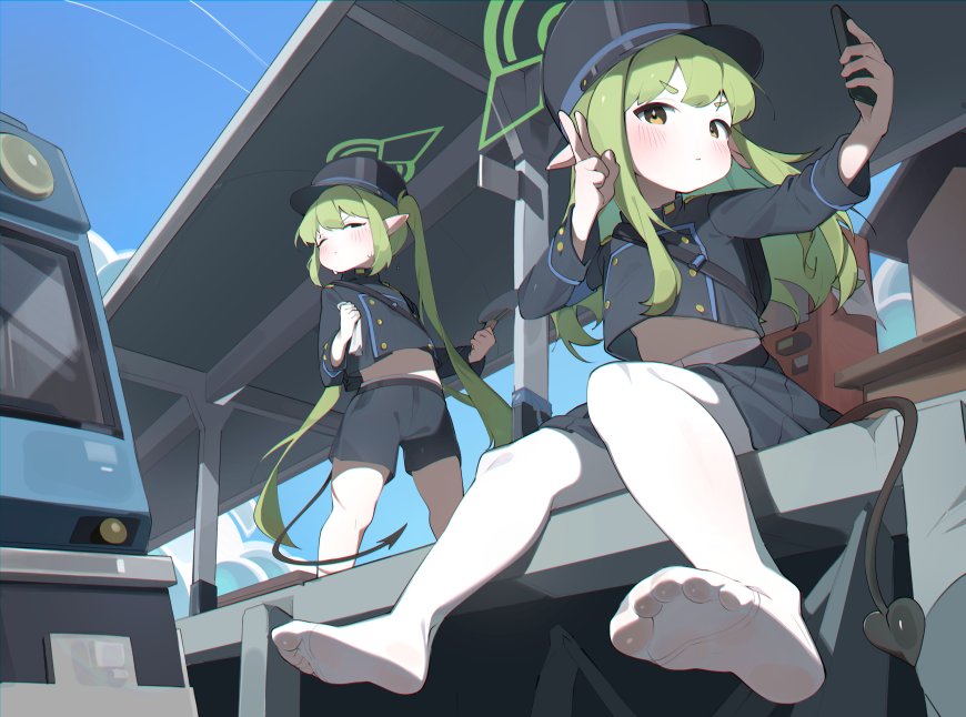蔚蓝档案绿发双子少女制服自拍蓝灰动漫电脑壁纸