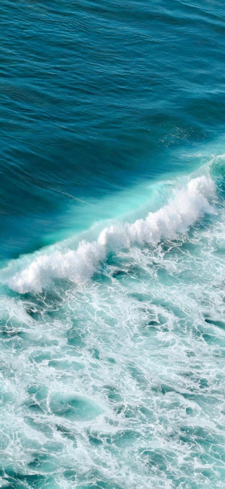 蔚蓝海浪翻涌白沫交织青绿自然风景手机壁纸