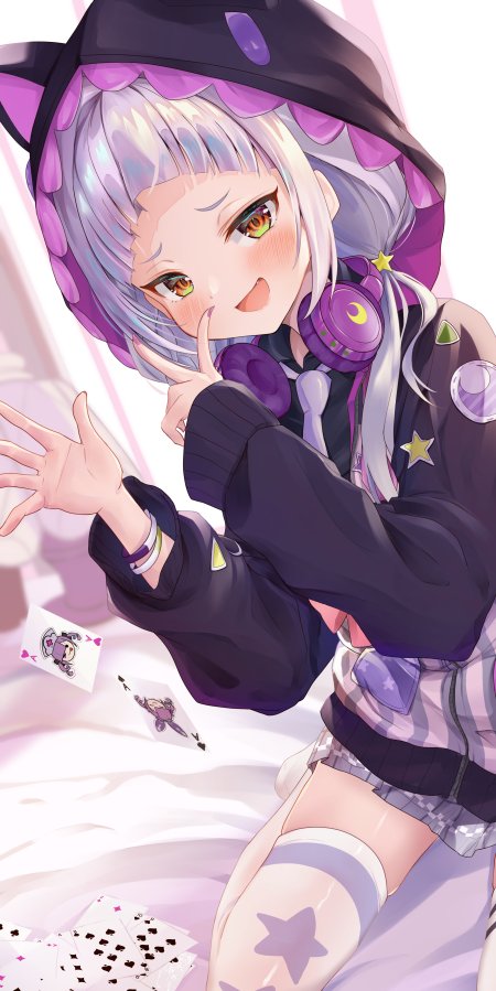 银发紫帽少女比耶微笑粉紫梦幻动漫手机壁纸
