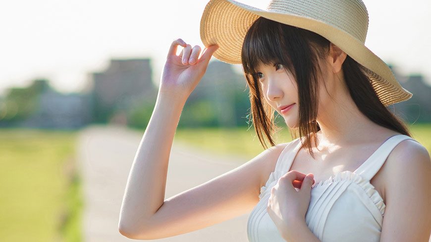 阳光女孩夏日里的清新小美女壁纸